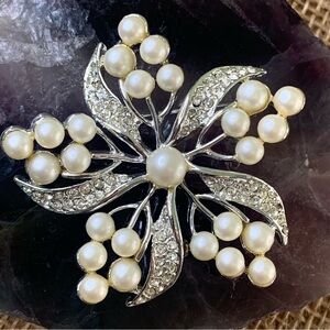 VTG Silver Tone Brooch Pendant Faux Pearl Rhinestone Radiating Starburst Flower